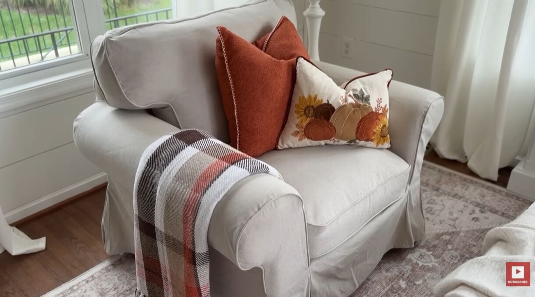 How to Decorate a Cozy Sunroom and Home Office for Fall