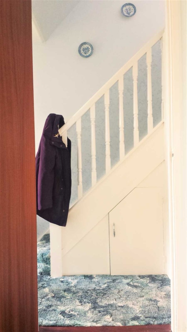 What to Clear From Your Entryway Before Holiday Guests
